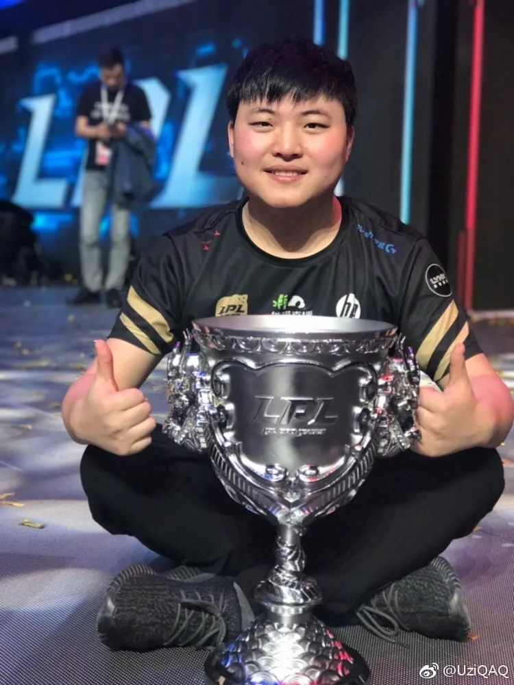 电竞选手刚刚！知名电竞选手Uzi宣布退役！网友：我的青春结束了