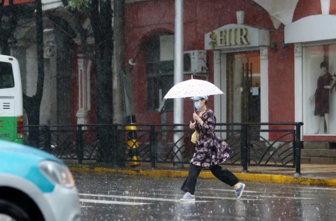 下雨雨雨雨！青岛隔三差五就下雨 到底什么时候晴？