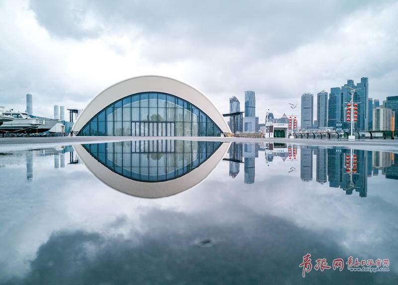 青岛美景换个角度看青岛 雨后沿海一线“倾倒”游人