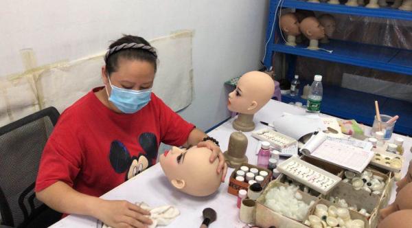 成人娃娃|成人娃娃厂疫期订单翻番 线下体验店200一小时