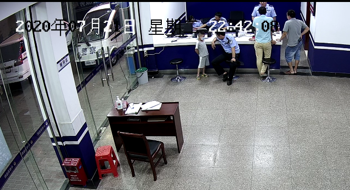 男孩|5岁男孩到派出所自首 民警：洗碗5毛钱，洗够4000元为止