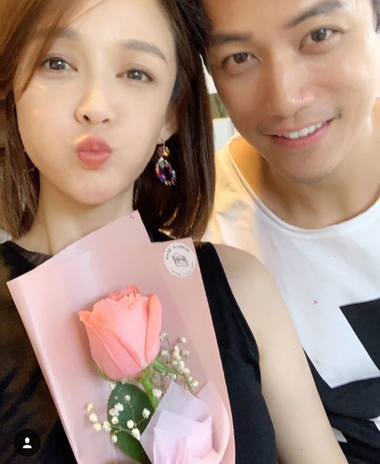 陈乔恩|陈乔恩艾伦纪念相识一周年 晒贴脸合照秀恩爱