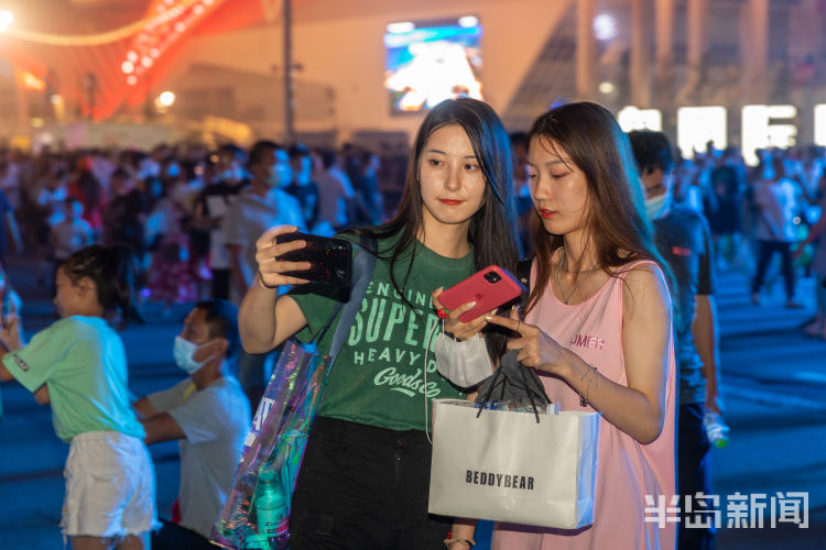 啤酒城|啤酒城：一笑如此倾城 节日因你而美