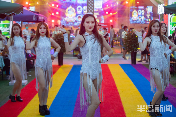 啤酒城|啤酒城：一笑如此倾城 节日因你而美