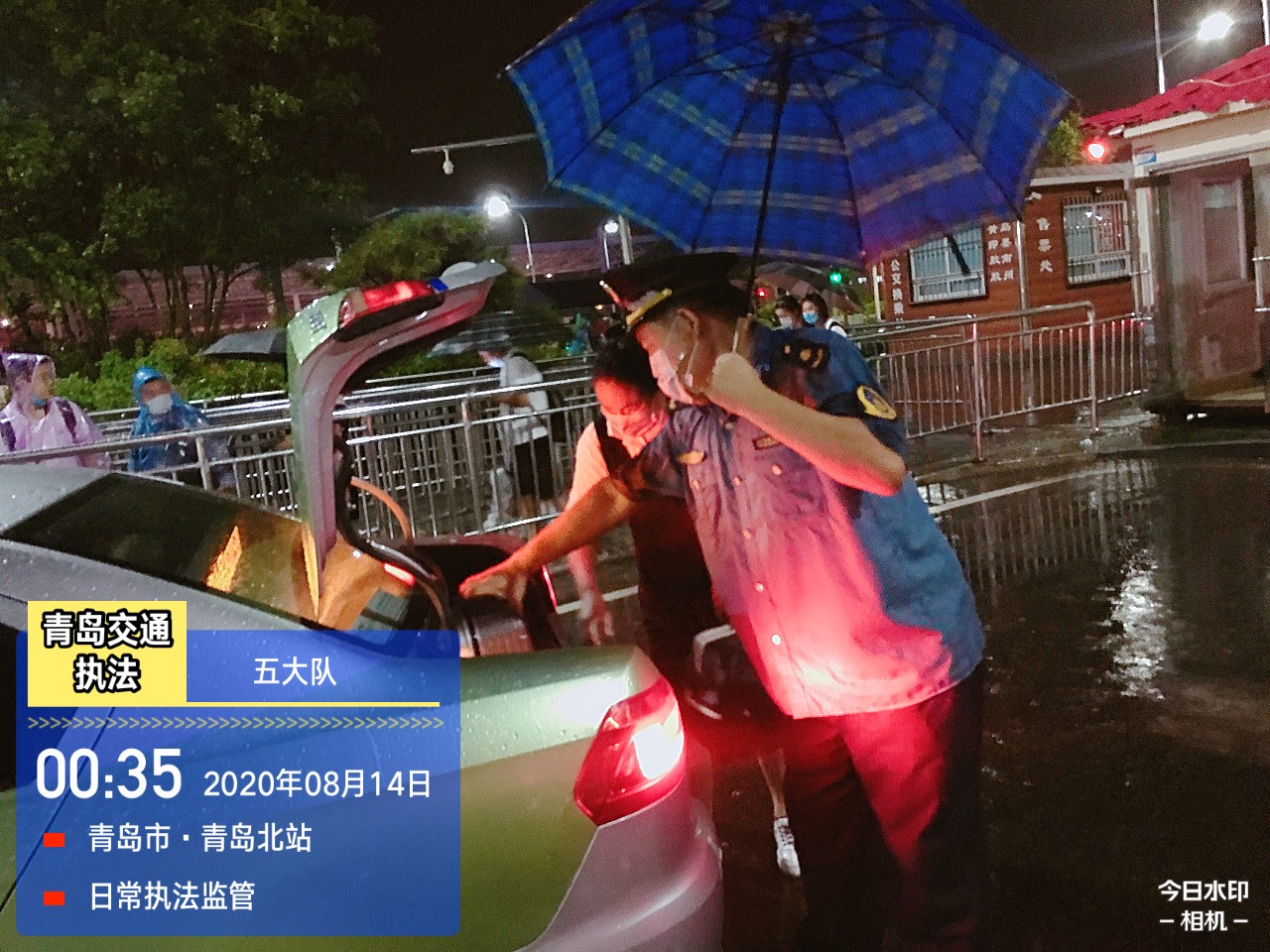 疏散|雨夜！一场紧急疏散旅客的“接力赛”