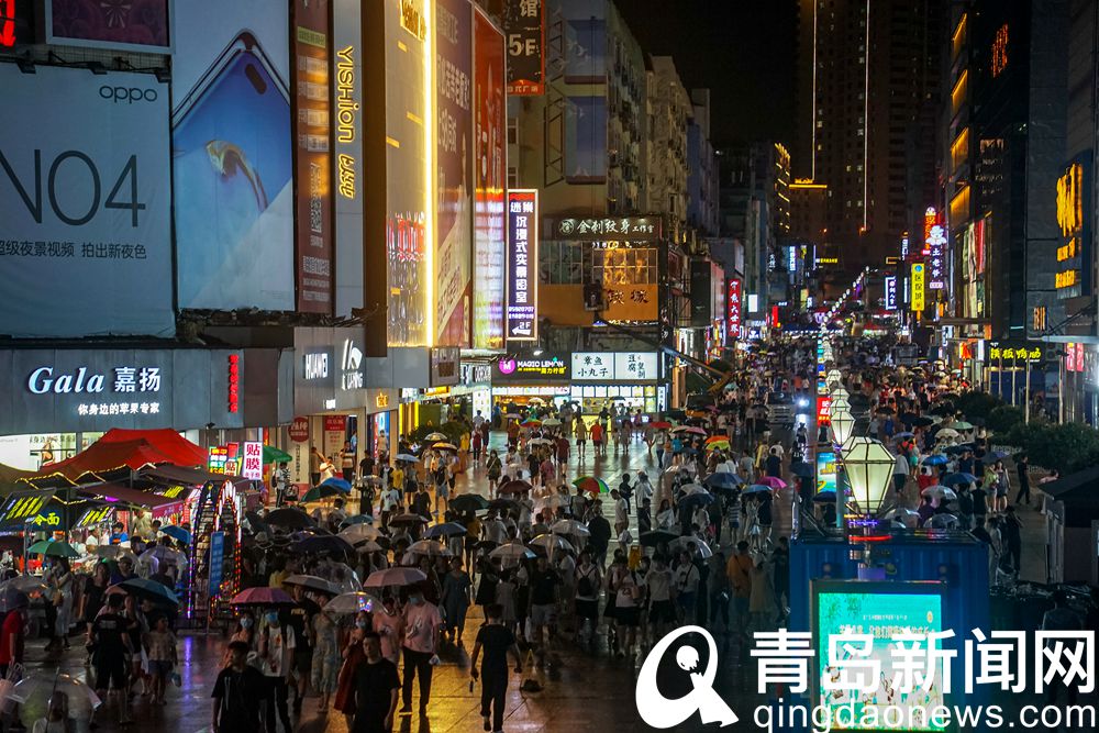 台东|雨夜的青岛台东步行街 夜生活悠闲惬意浪漫