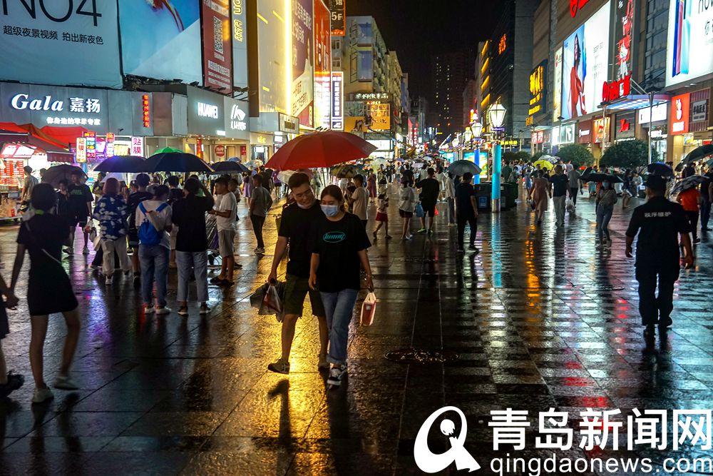 台东|雨夜的青岛台东步行街 夜生活悠闲惬意浪漫