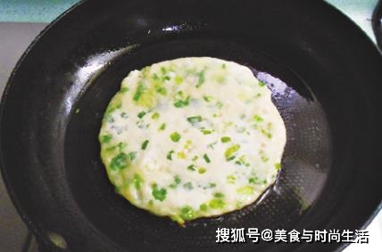 葱油饼|葱油饼最简单的家常做法，外酥里嫩柔软多层，凉了也一样好吃