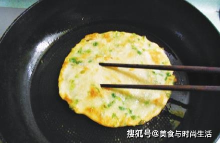 葱油饼|葱油饼最简单的家常做法，外酥里嫩柔软多层，凉了也一样好吃