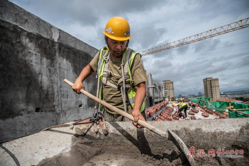 工地|探访：青岛项目工地上演“速度与激情”
