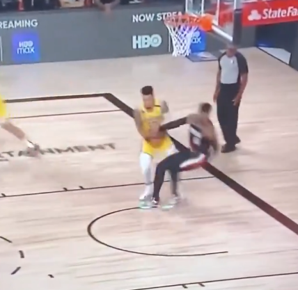 爆粗|尴尬！甜瓜抢板再爆粗 话音未落就被丹尼-格林抢断