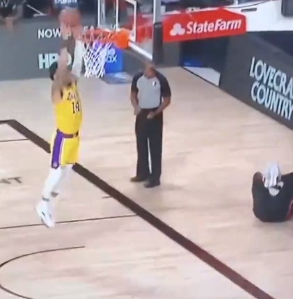 爆粗|尴尬！甜瓜抢板再爆粗 话音未落就被丹尼-格林抢断