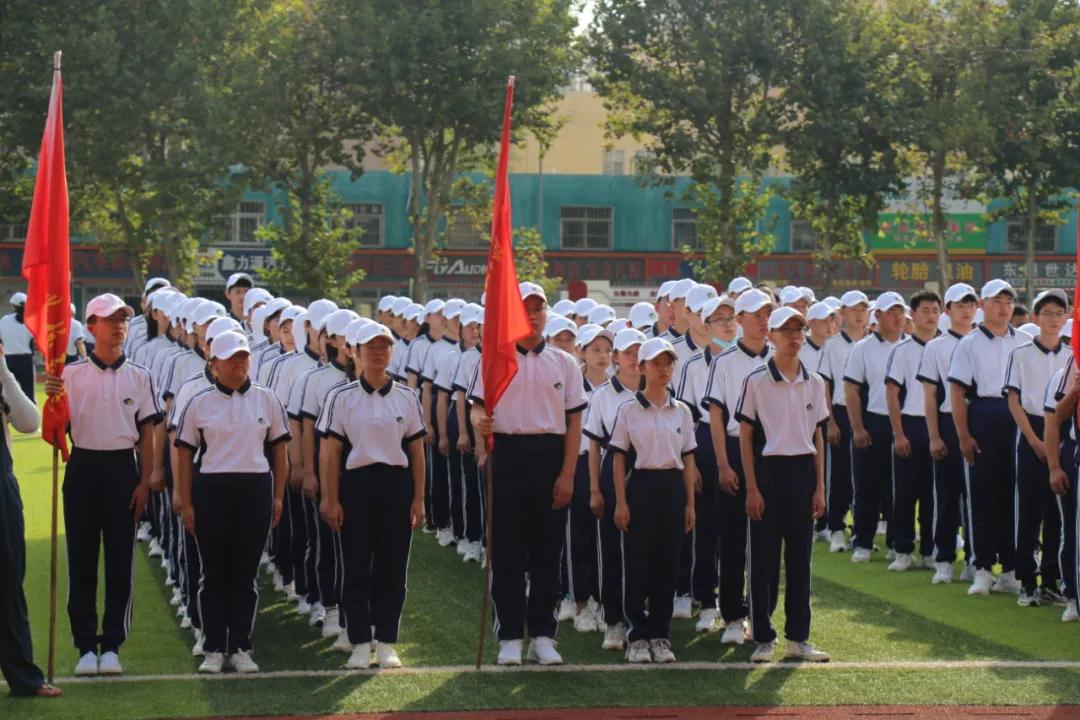 华夏职业学校|华夏职业学校举行2021级新生国防教育暨学前教育开营仪式