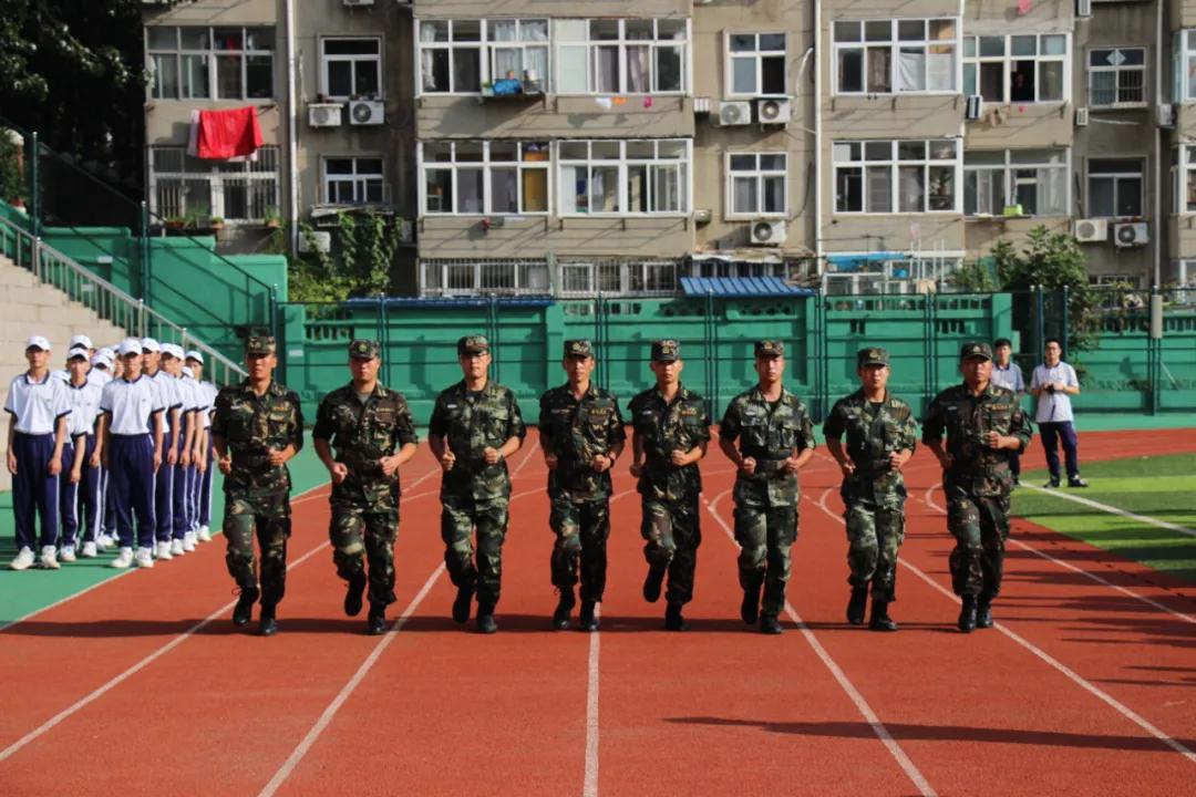 华夏职业学校|华夏职业学校举行2021级新生国防教育暨学前教育开营仪式