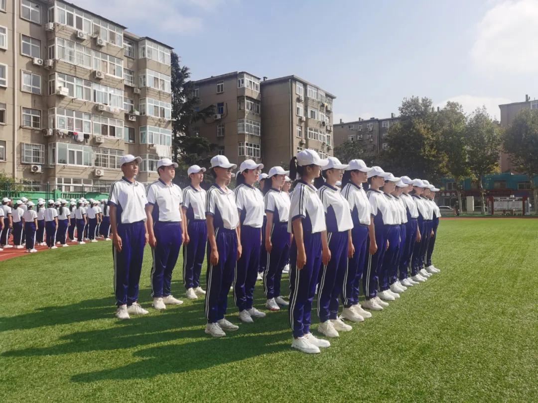 华夏职业学校|华夏职业学校举行2021级新生国防教育暨学前教育开营仪式
