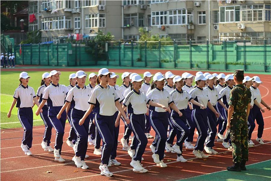 华夏职业学校|华夏职业学校举行2021级新生国防教育暨学前教育开营仪式