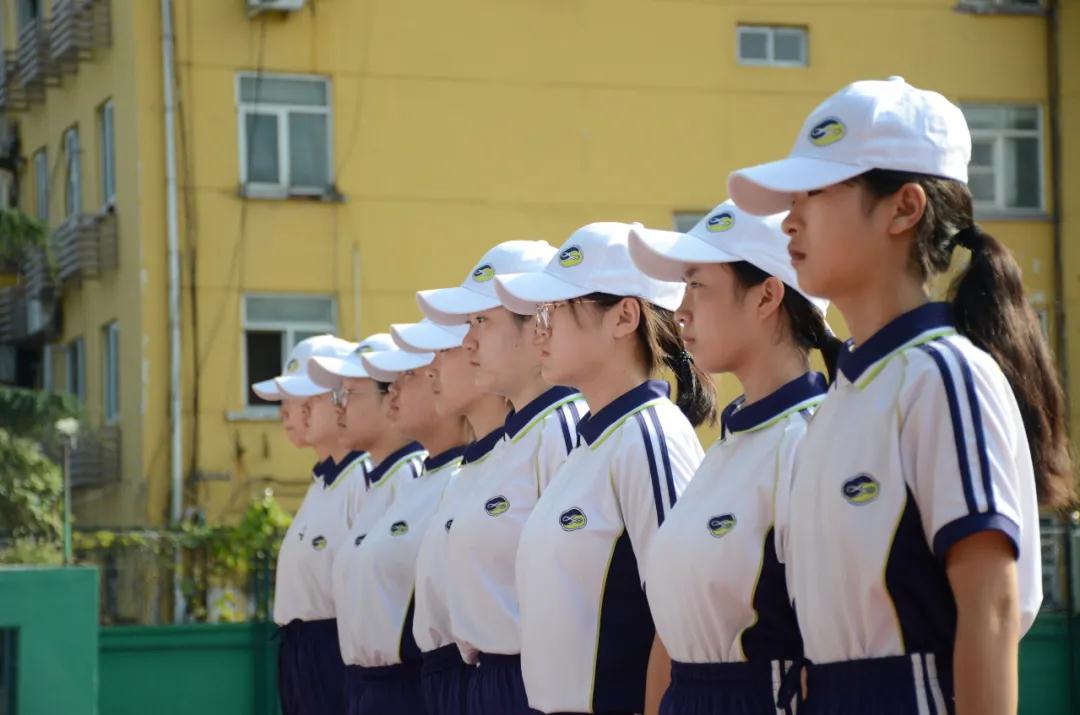 华夏职业学校|华夏职业学校举行2021级新生国防教育暨学前教育开营仪式