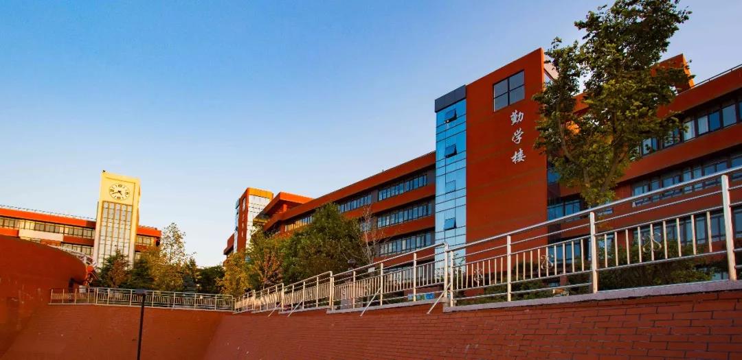 青岛六十八中选聘2022届公费师范毕业生 语文、数学、政治共4人