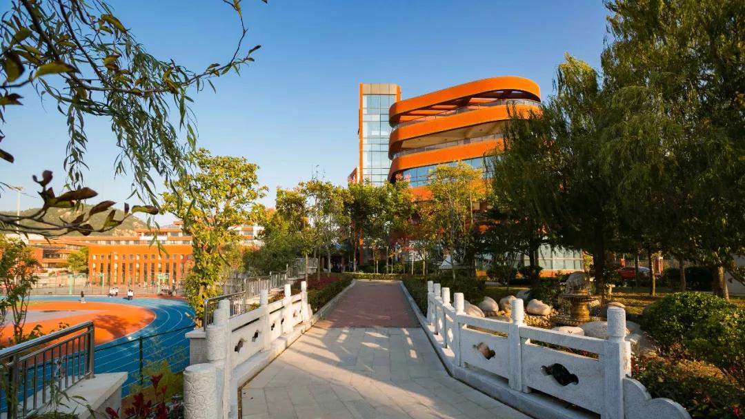 青岛六十八中选聘2022届公费师范毕业生 语文、数学、政治共4人