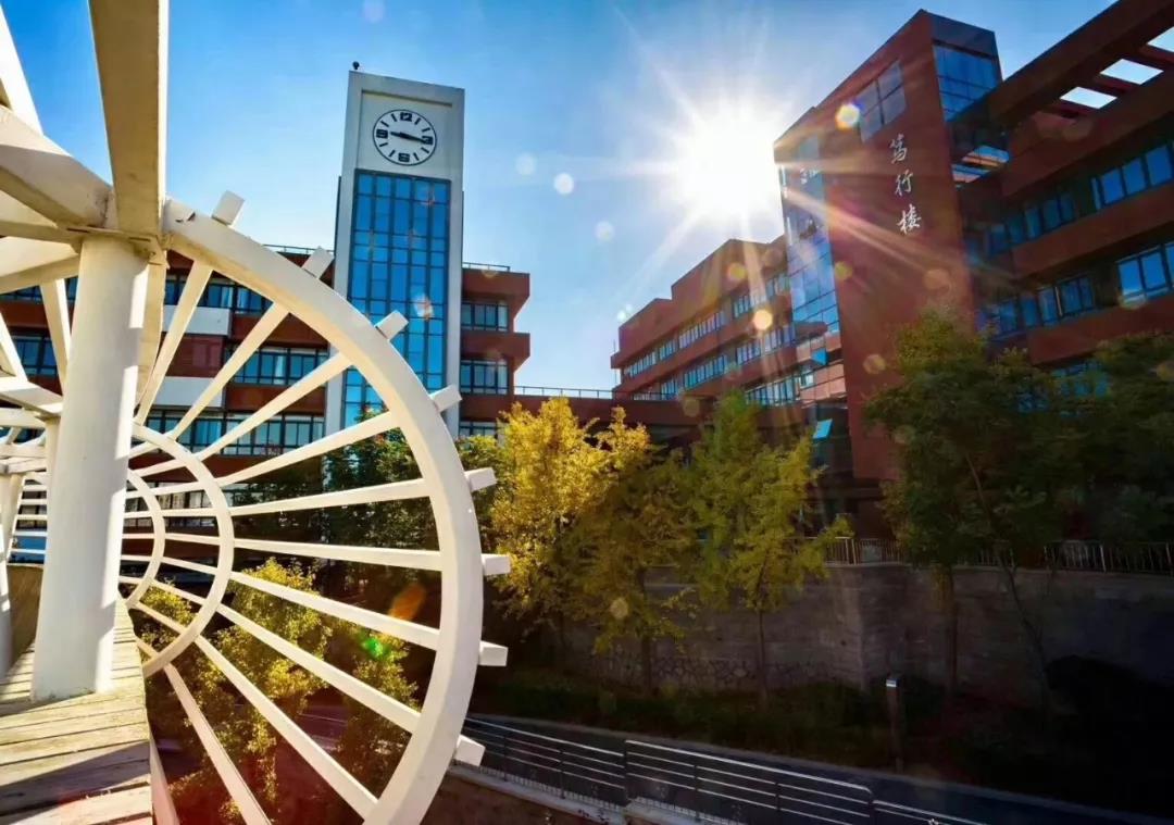 青岛六十八中选聘2022届公费师范毕业生 语文、数学、政治共4人