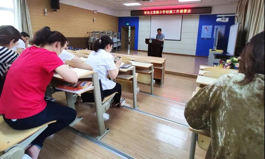 青岛文登路小学学子争当文明典范城市小主人