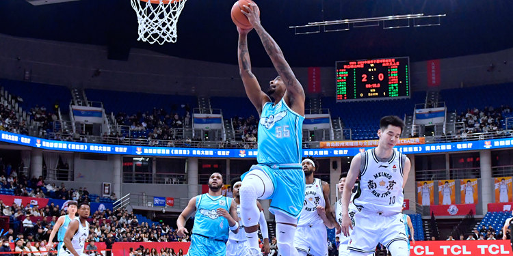 韦瑟斯庞56分创生涯新高！青岛男篮主场大胜南京豪取三连胜