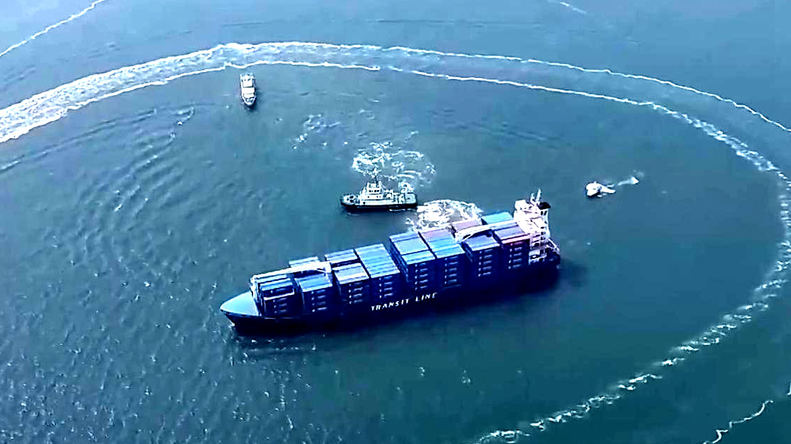 “国门利剑2026”海陆空联合执法行动在青岛举行