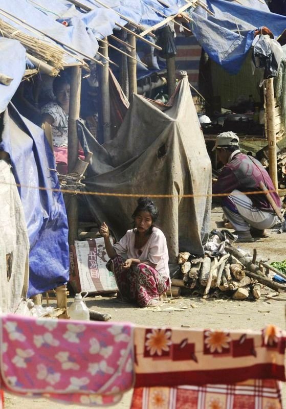 缅甸国内武装冲突 2.5万难民逃至中国