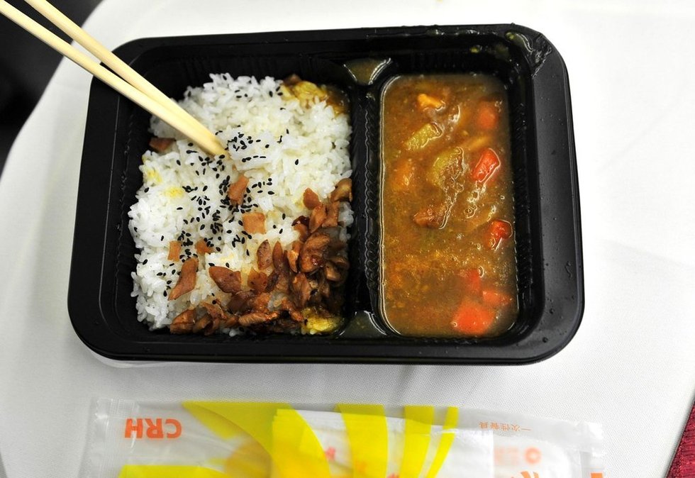 __京广高铁开通首日餐饮供应不足 列车长道歉