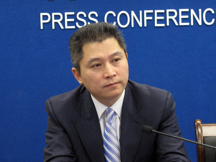 青岛开通欧洲客运首航主持人 杨超