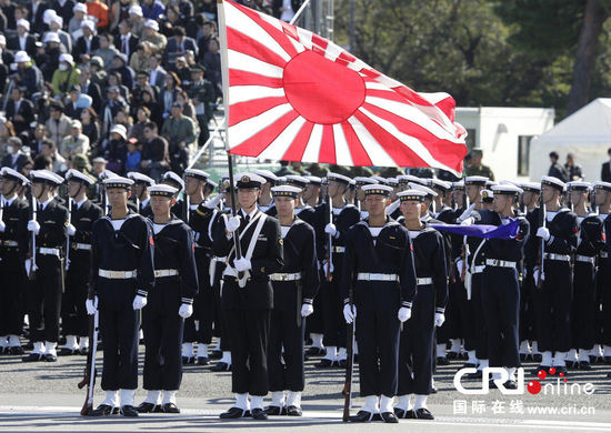 日本自卫队举行阅兵仪式 安倍晋三检阅