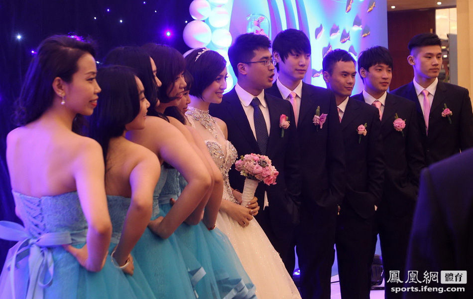 游泳名将吴鹏大婚 孙杨朱志根罗雪娟出席_吴鹏 宣薇 大婚 孙杨 朱志根