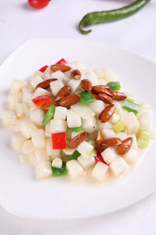 青岛网络电视台 新闻 美食 正文  山药350克,木耳(发好) 250克,小葱1