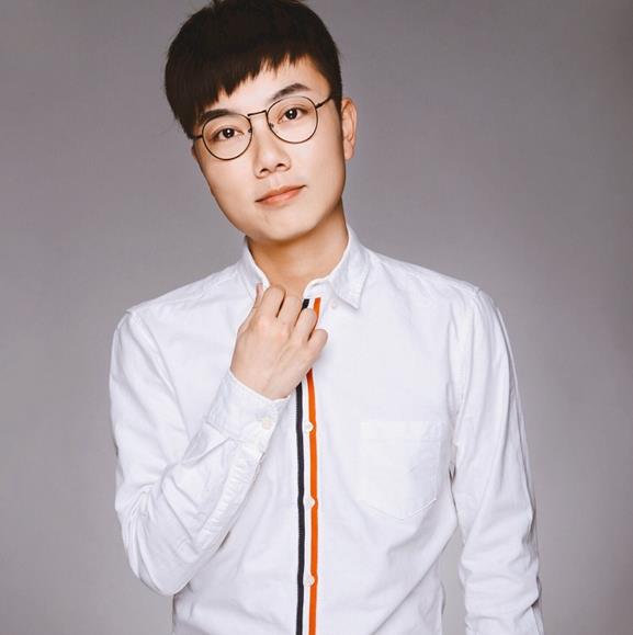 主持人为你读诗——李钟《微笑是一种修养》