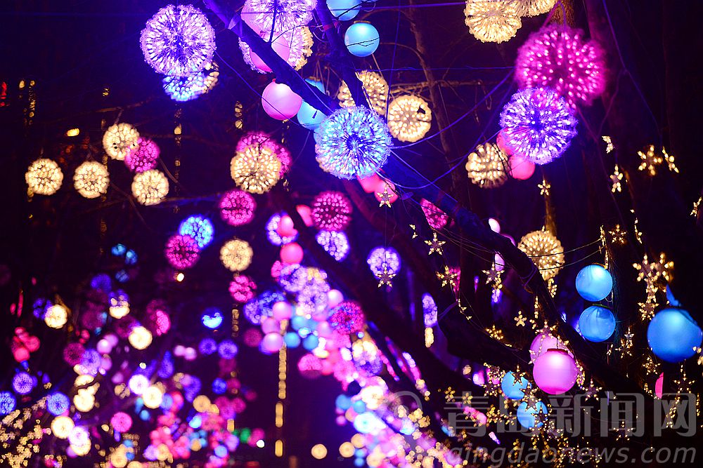 喜庆浪漫时尚唯美 彩灯霓虹扮靓节日青岛