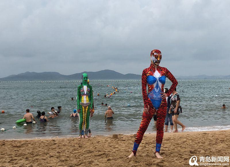 青岛大妈发布脸基尼新款 西域蓝钻印上比基尼