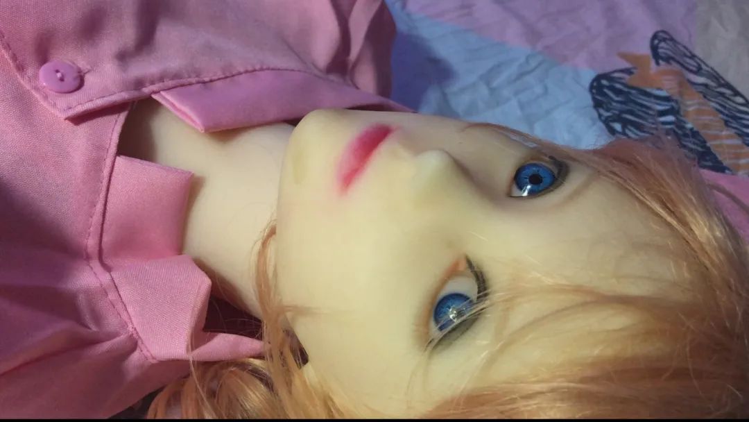 硅胶娃娃共享?提前消毒加热润滑 每小时200元起