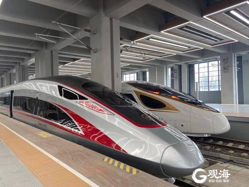 中车四方股份股份自主研制的我国新型"高寒版"复兴号开跑京哈高铁.