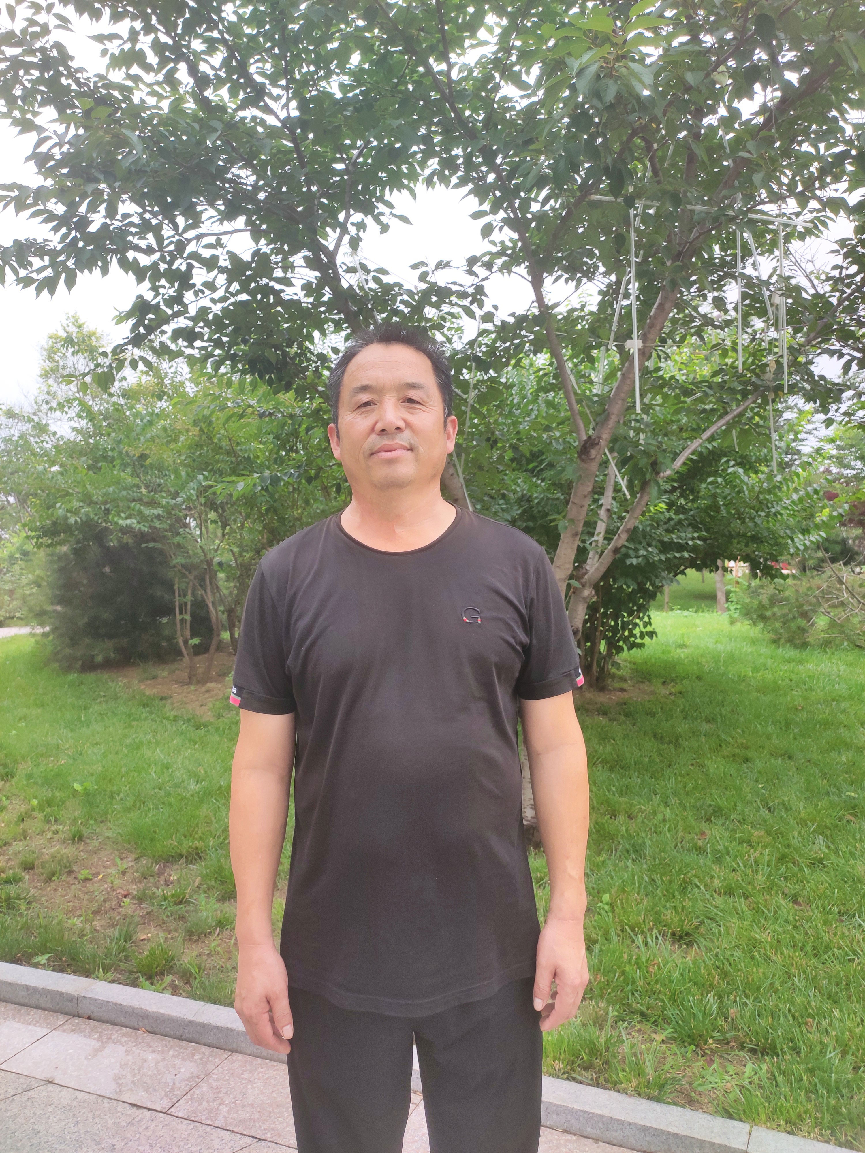 人物简介   吴仕源,男,1974年6月生,青岛西海岸新区琅琊镇营前村村民