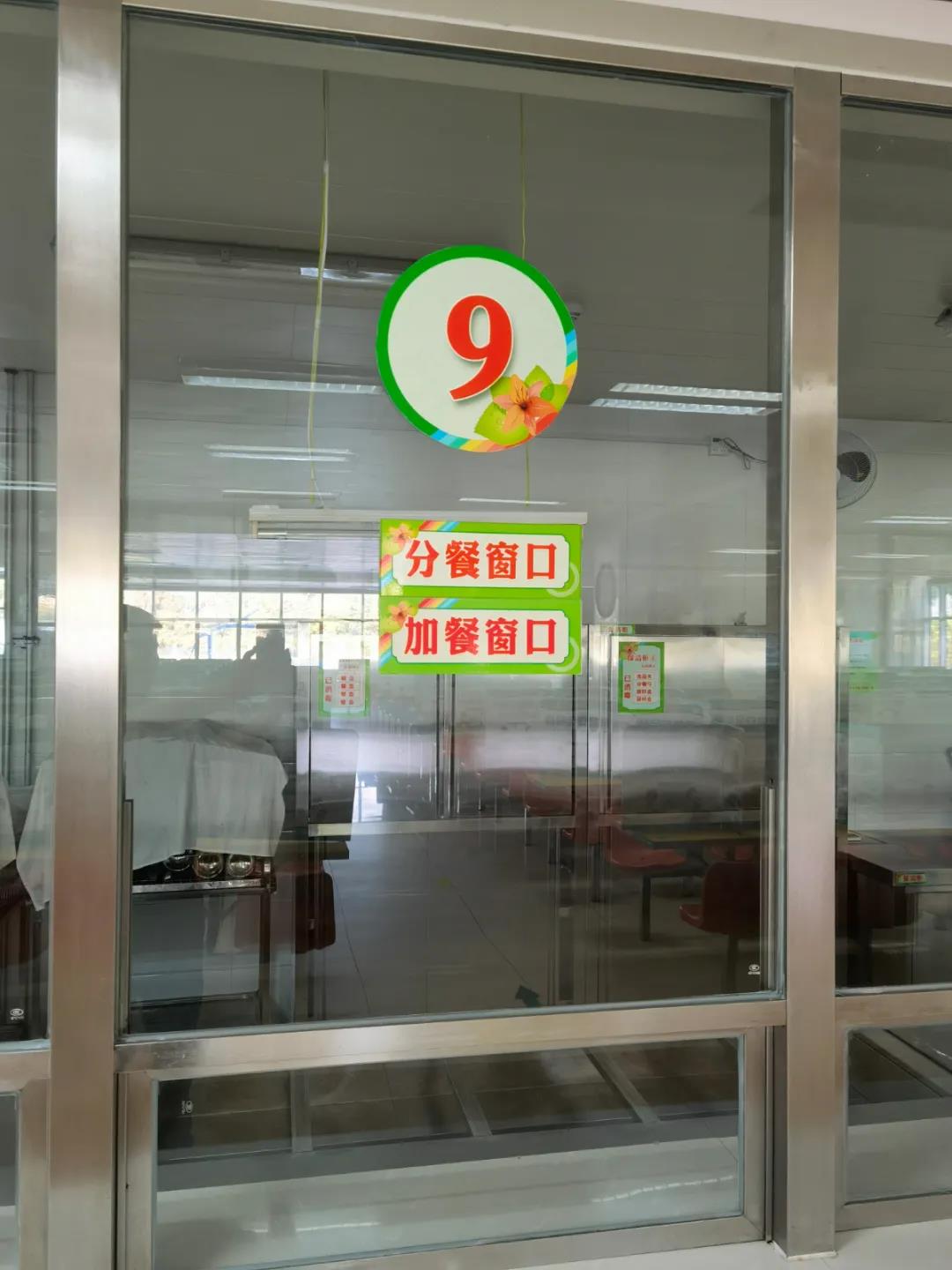 教育 教育  ▲大枣园学校学生就餐   文化熏陶   各校构建优雅的餐厅