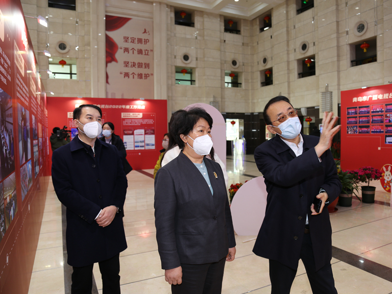 市委常委,宣传部部长刘升勤来我台慰问节日坚守岗位的职工